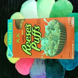 Kaws x reese's puffs cereal (RARE) hypebeast!!
